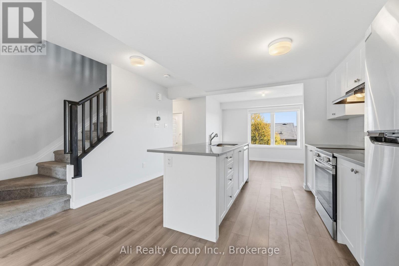 750 Kinstead Private, Ottawa, ON - Indoor Photo Showing Kitchen