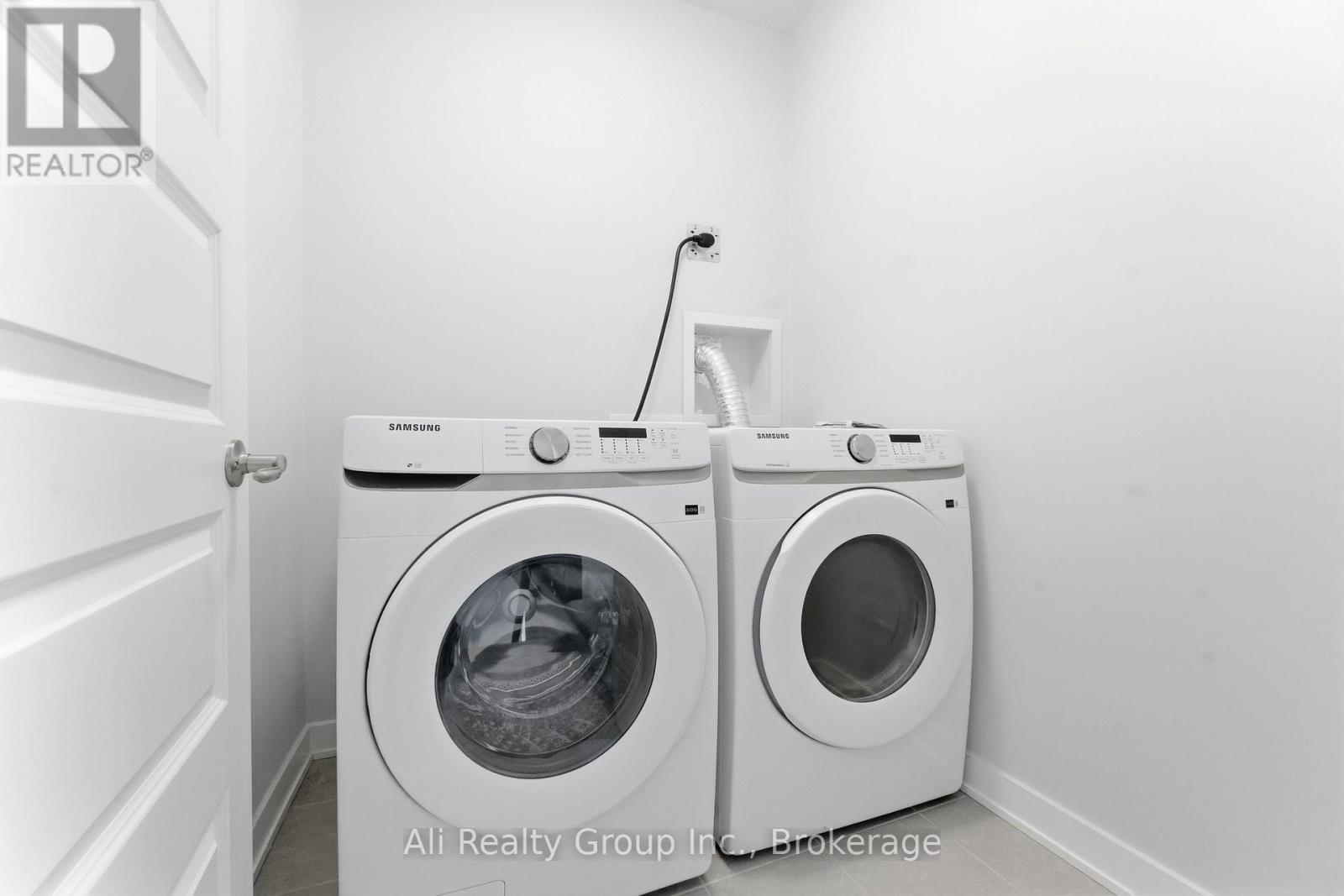 750 Kinstead Private, Ottawa, ON - Indoor Photo Showing Laundry Room