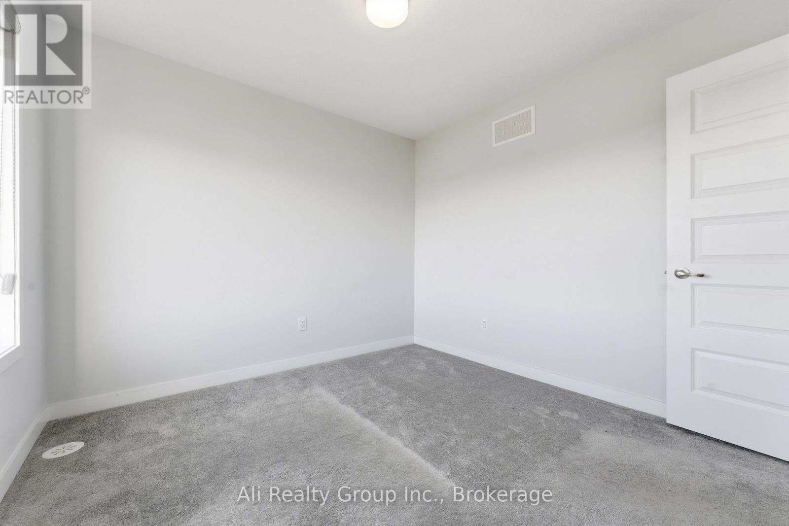 750 Kinstead Private, Ottawa, ON - Indoor Photo Showing Other Room