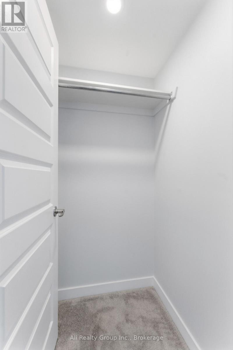 750 Kinstead Private, Ottawa, ON - Indoor With Storage