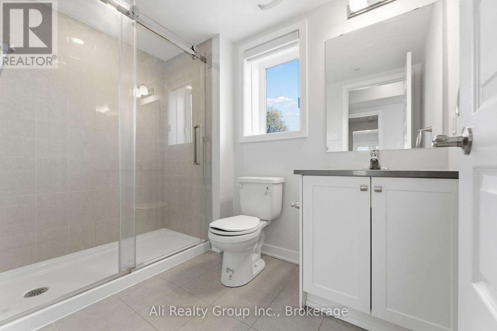 750 Kinstead Private, Ottawa, ON - Indoor Photo Showing Bathroom