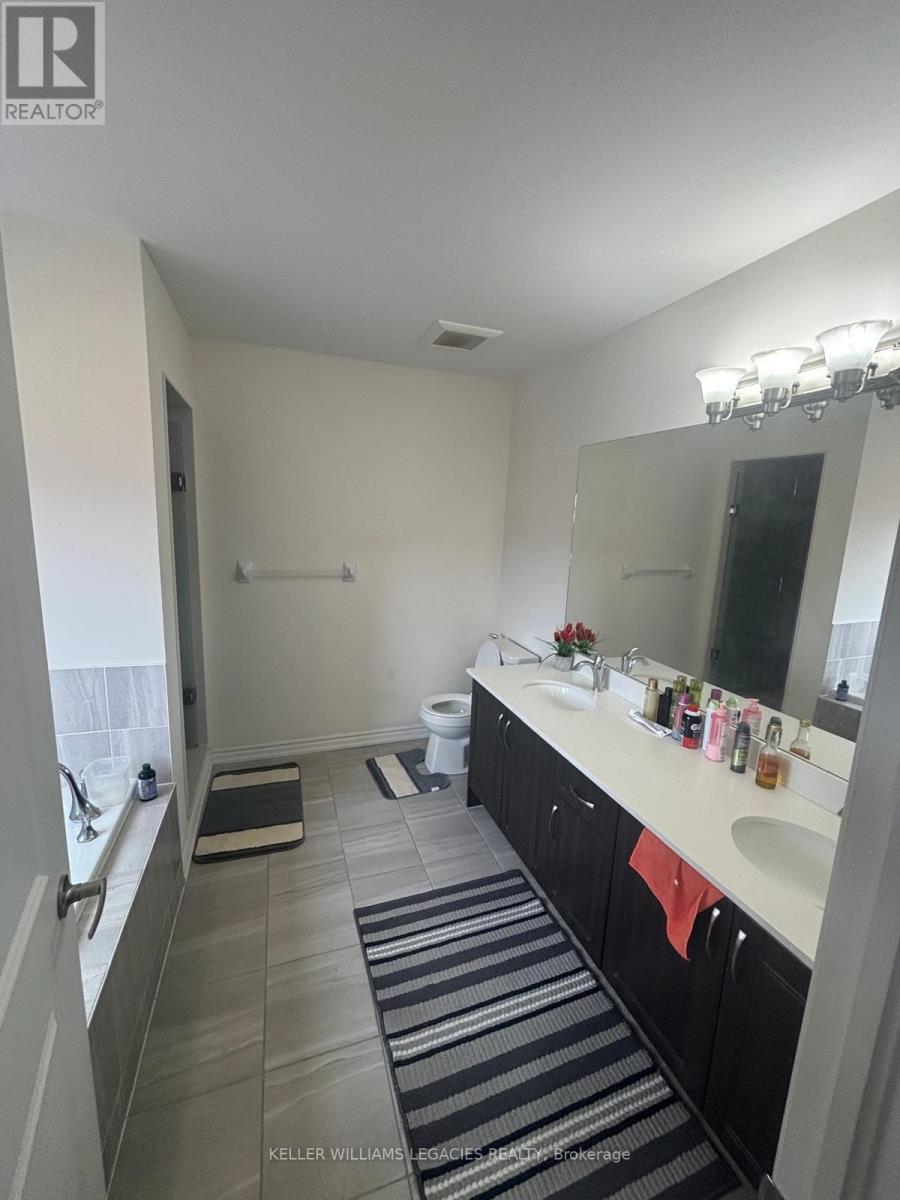 2300 Grainger Loop, Innisfil, ON - Indoor Photo Showing Bathroom