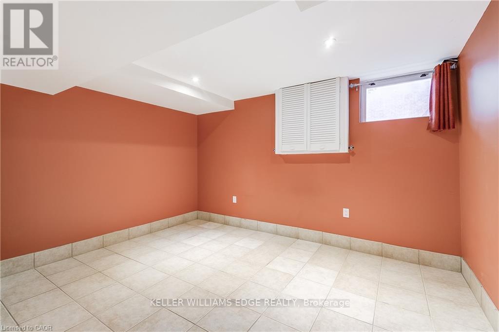 1470 Fisher Avenue, Burlington, ON - Indoor Photo Showing Other Room