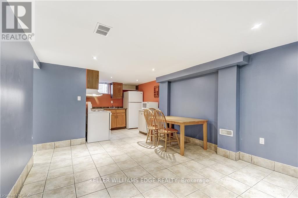 1470 Fisher Avenue, Burlington, ON - Indoor