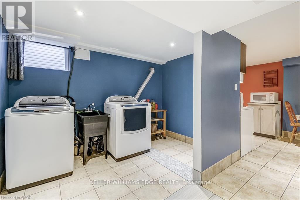 1470 Fisher Avenue, Burlington, ON - Indoor Photo Showing Laundry Room