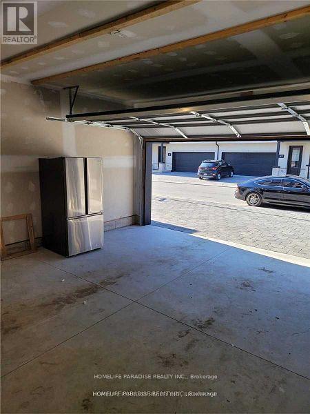 62 - 435 Callaway Road, London North, ON - Indoor Photo Showing Garage