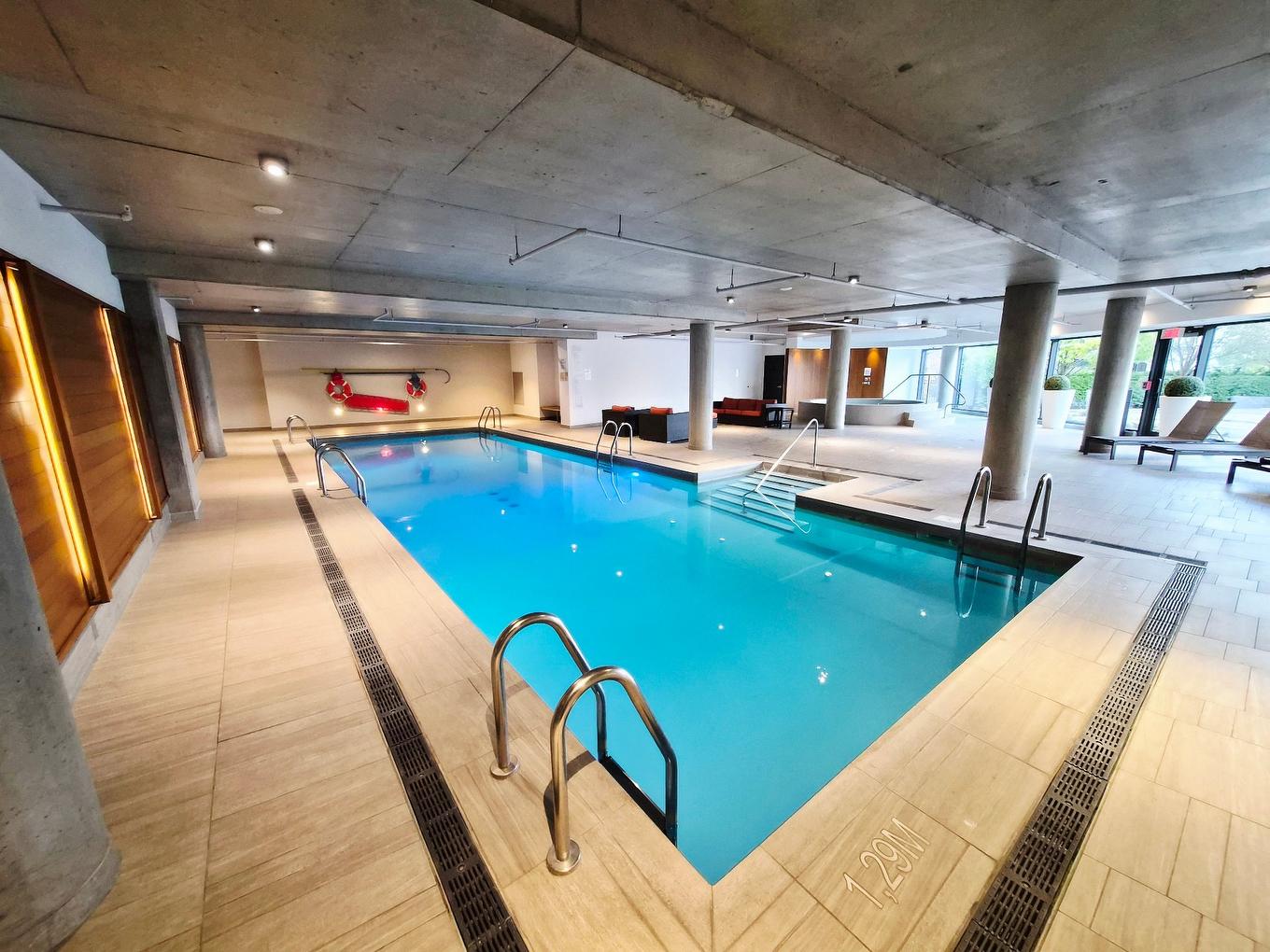 Piscine - 1805-299 Rue De La Rotonde, Montréal (Verdun/Île-Des-Soeurs), QC - Indoor Photo Showing Other Room With In Ground Pool