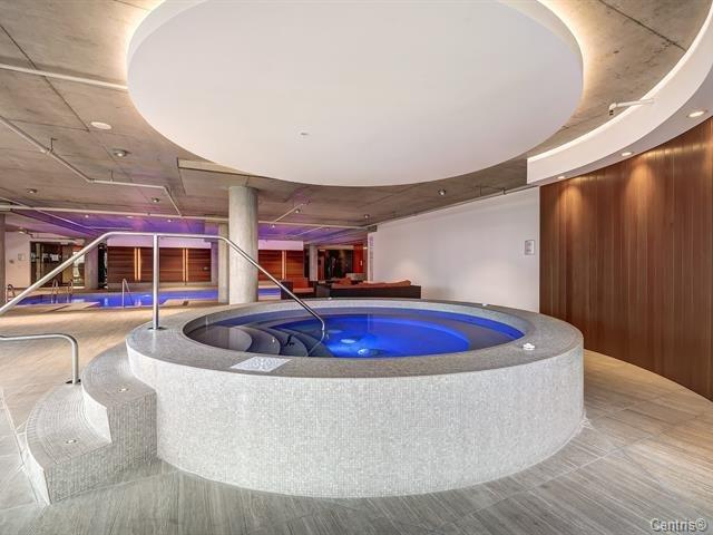 Spa - 1805-299 Rue De La Rotonde, Montréal (Verdun/Île-Des-Soeurs), QC - Indoor Photo Showing Other Room With In Ground Pool