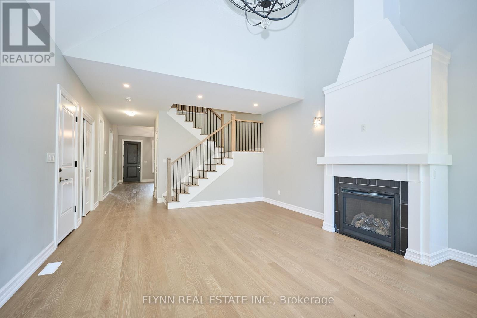 160 Anne Street, Niagara-On-The-Lake, ON - Indoor With Fireplace