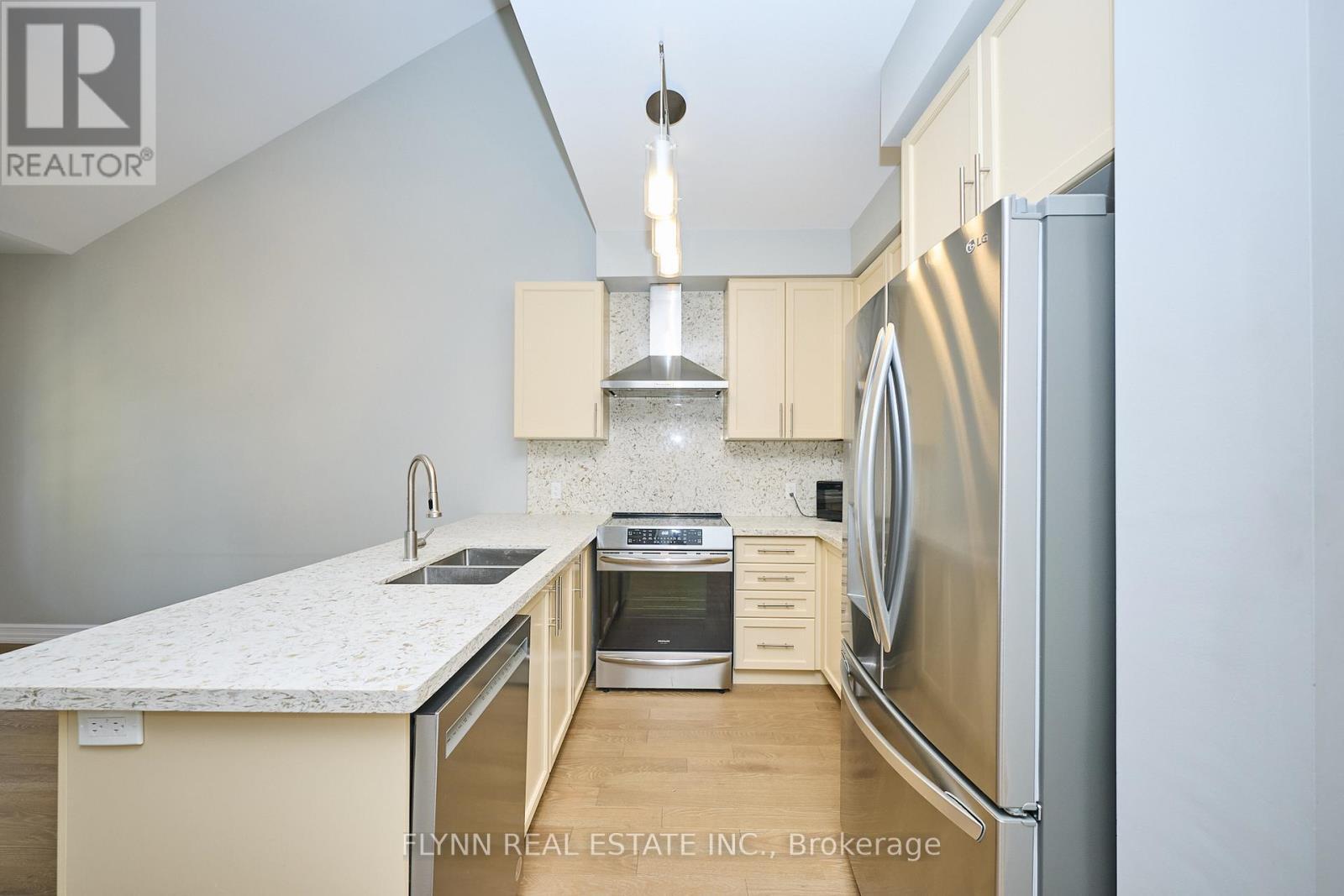 160 Anne Street, Niagara-On-The-Lake, ON - Indoor Photo Showing Kitchen With Double Sink With Upgraded Kitchen