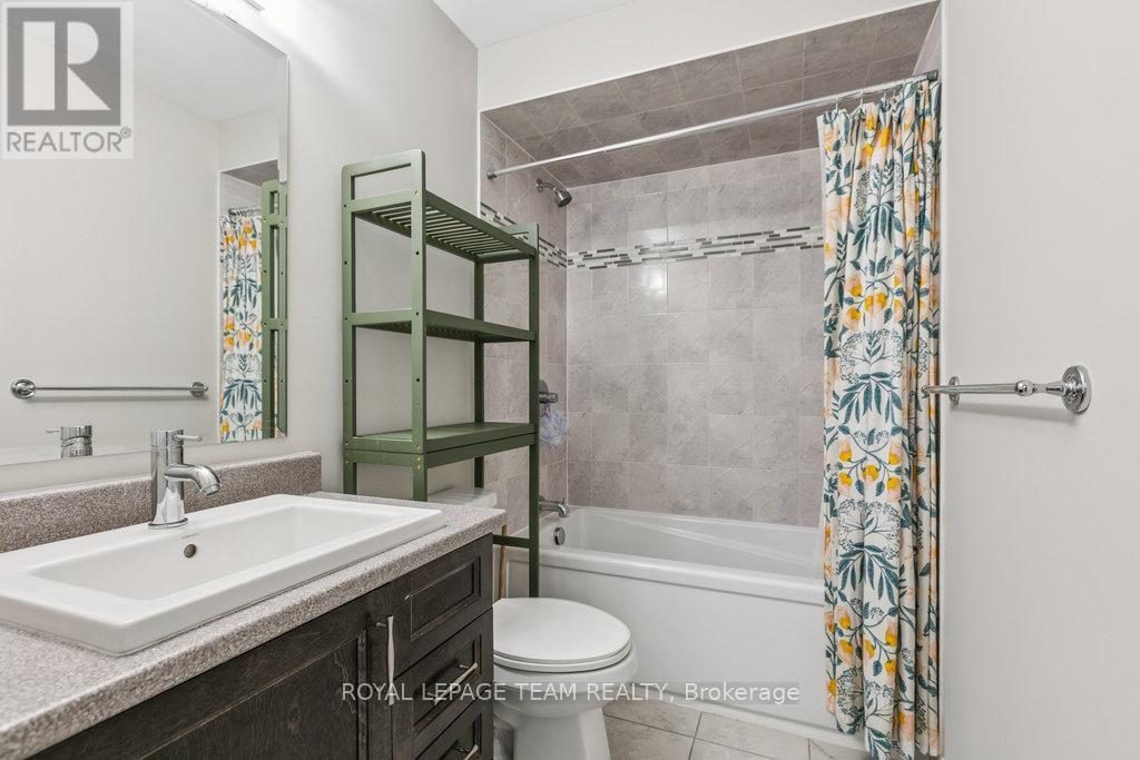 525 Rowers Way, Ottawa, ON - Indoor Photo Showing Bathroom