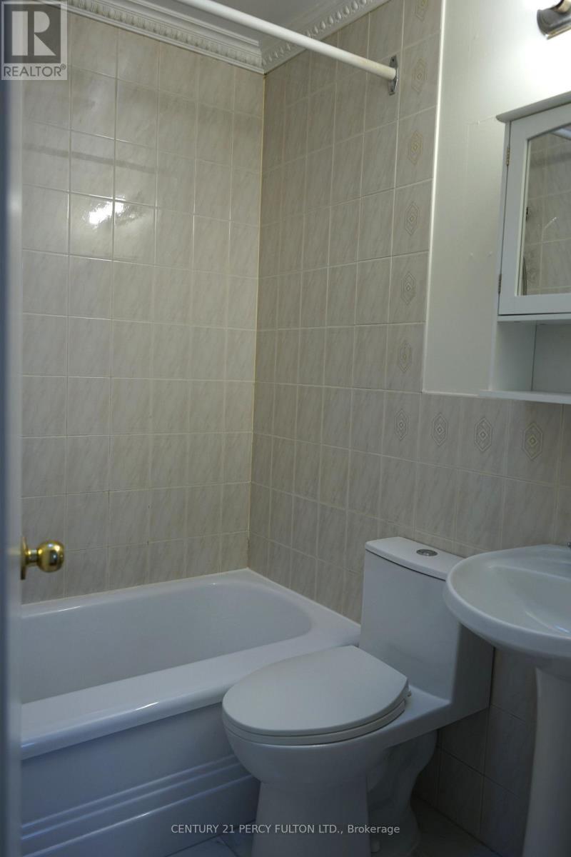 2 - 461 Eglinton Avenue E, Toronto, ON - Indoor Photo Showing Bathroom