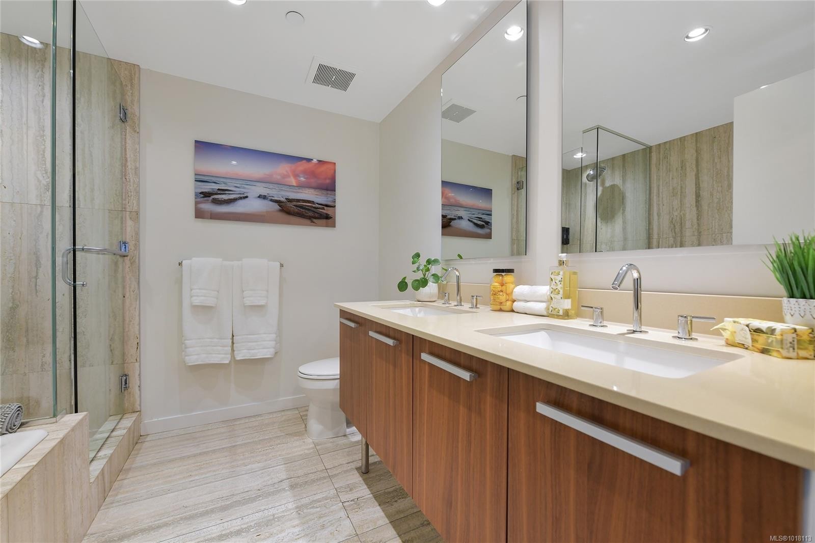 1003-707 Courtney St, Victoria, BC - Indoor Photo Showing Bathroom