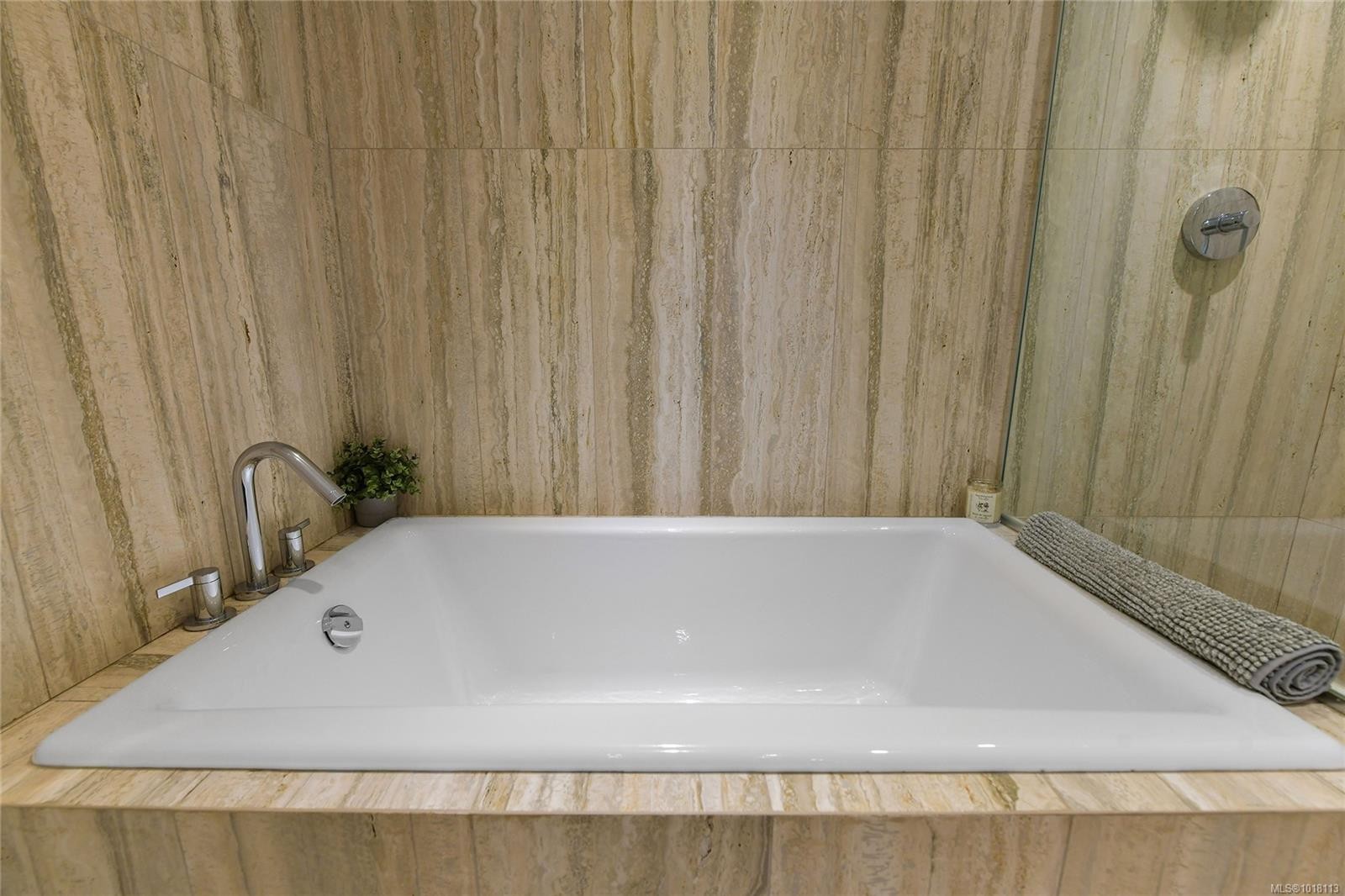 1003-707 Courtney St, Victoria, BC - Indoor Photo Showing Bathroom