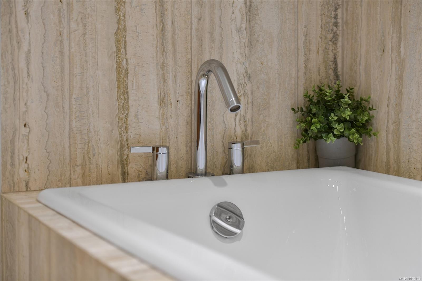 1003-707 Courtney St, Victoria, BC - Indoor Photo Showing Bathroom