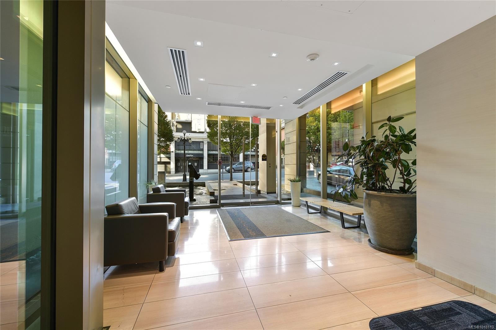 1003-707 Courtney St, Victoria, BC - Indoor