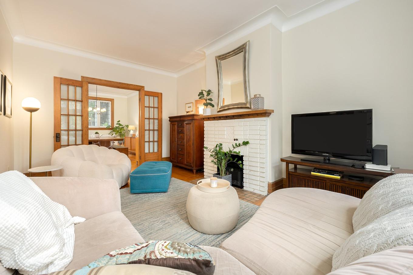 Salon - 4083 Av. D'Oxford, Montréal (Côte-Des-Neiges/Notre-Dame-De-Grâce), QC - Indoor Photo Showing Other Room With Fireplace