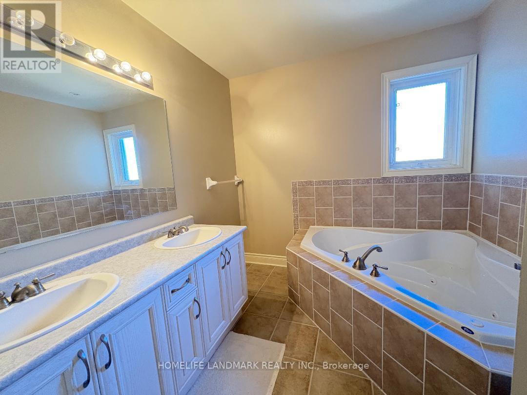 29 Hans Drive, Markham, ON - Indoor Photo Showing Bathroom