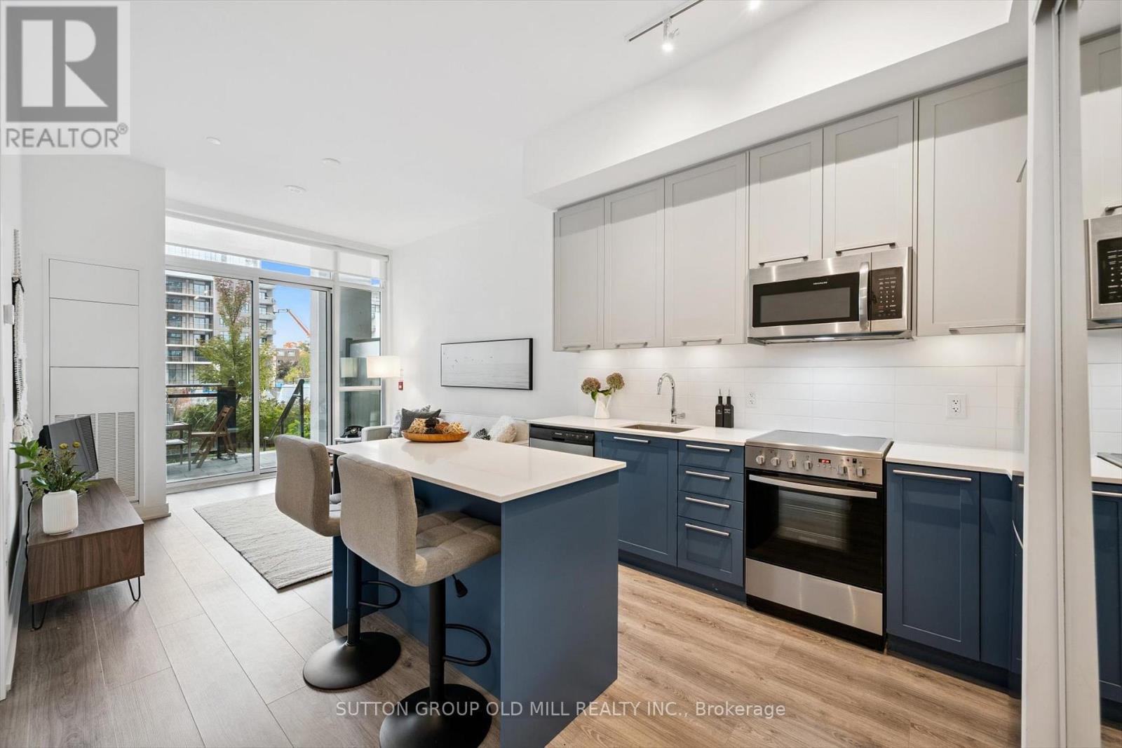 101 - 25 Neighbourhood Lane, Toronto, ON - Indoor Photo Showing Kitchen With Upgraded Kitchen