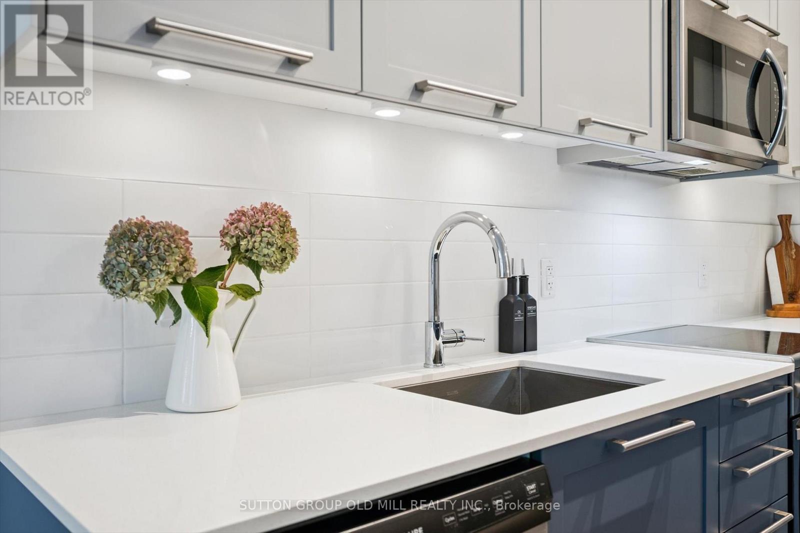 101 - 25 Neighbourhood Lane, Toronto, ON - Indoor Photo Showing Kitchen