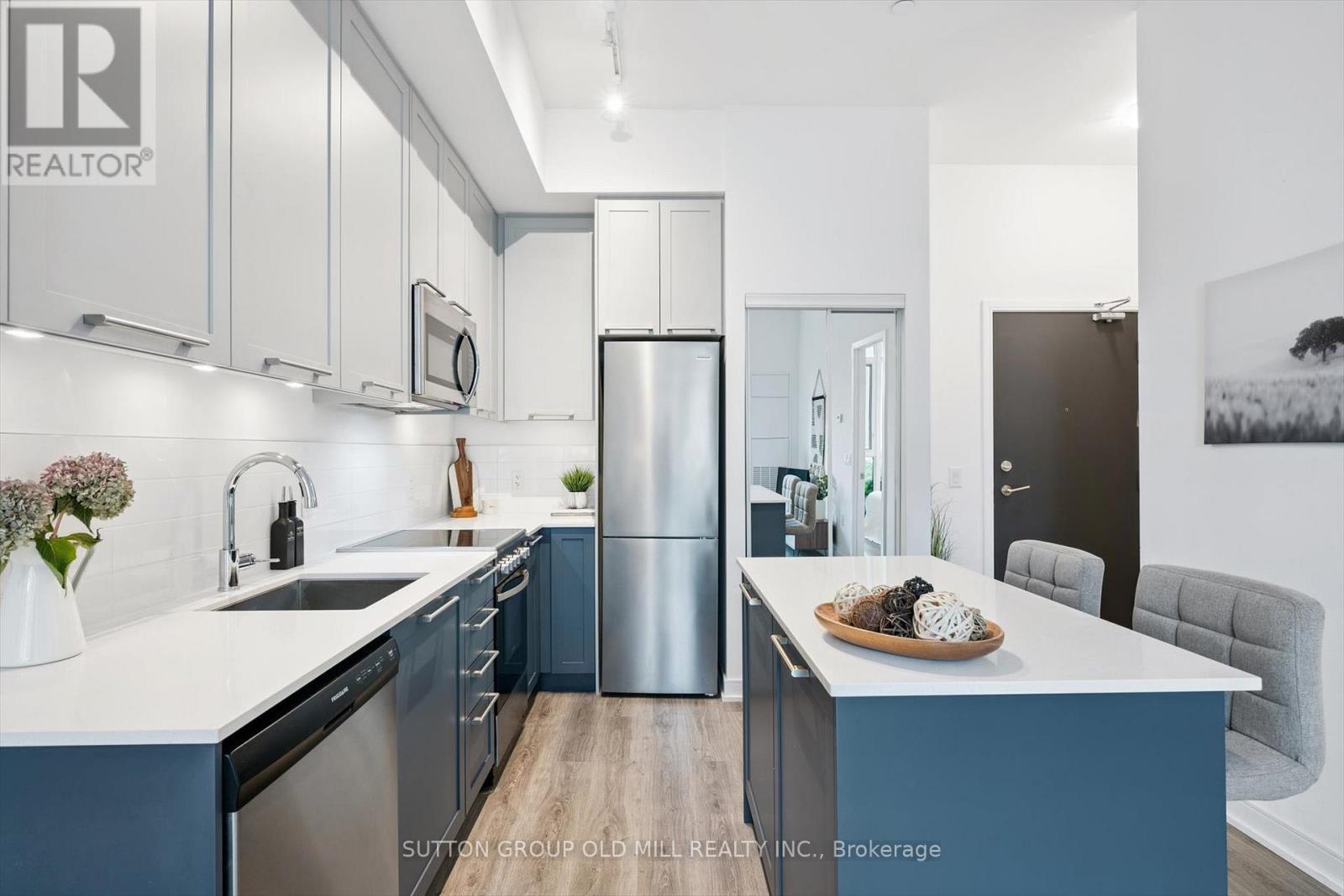 101 - 25 Neighbourhood Lane, Toronto, ON - Indoor Photo Showing Kitchen With Upgraded Kitchen