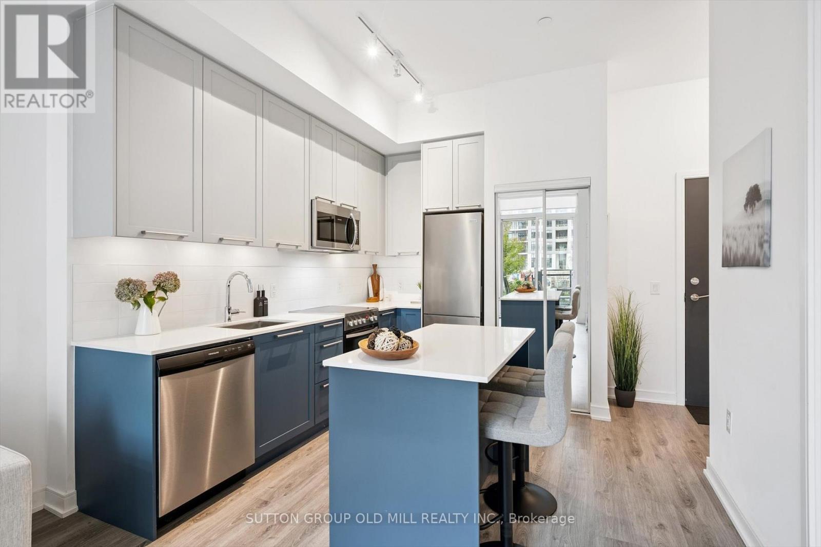 101 - 25 Neighbourhood Lane, Toronto, ON - Indoor Photo Showing Kitchen With Upgraded Kitchen