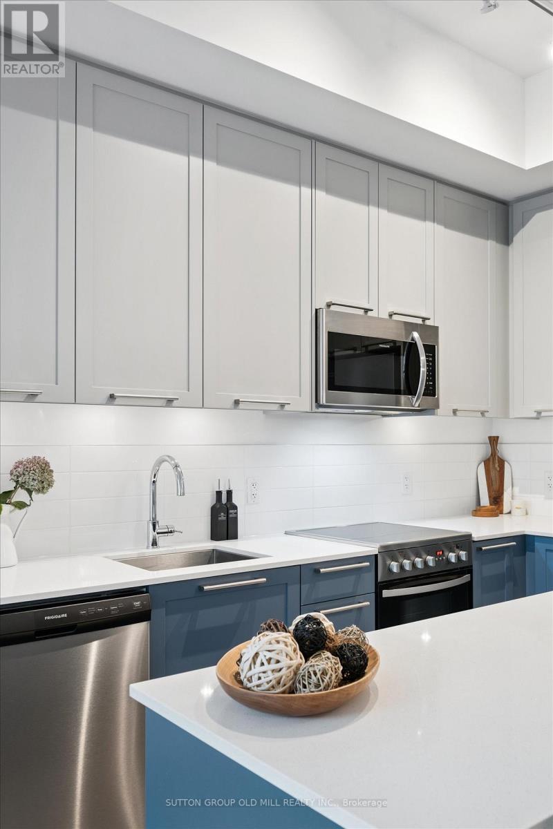 101 - 25 Neighbourhood Lane, Toronto, ON - Indoor Photo Showing Kitchen With Upgraded Kitchen