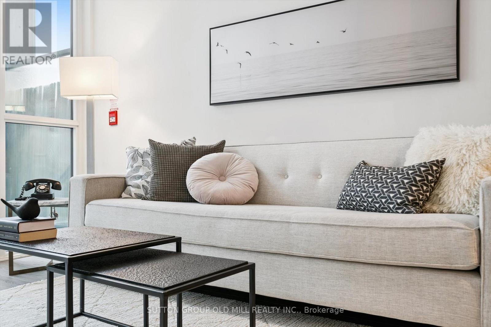 101 - 25 Neighbourhood Lane, Toronto, ON - Indoor Photo Showing Living Room