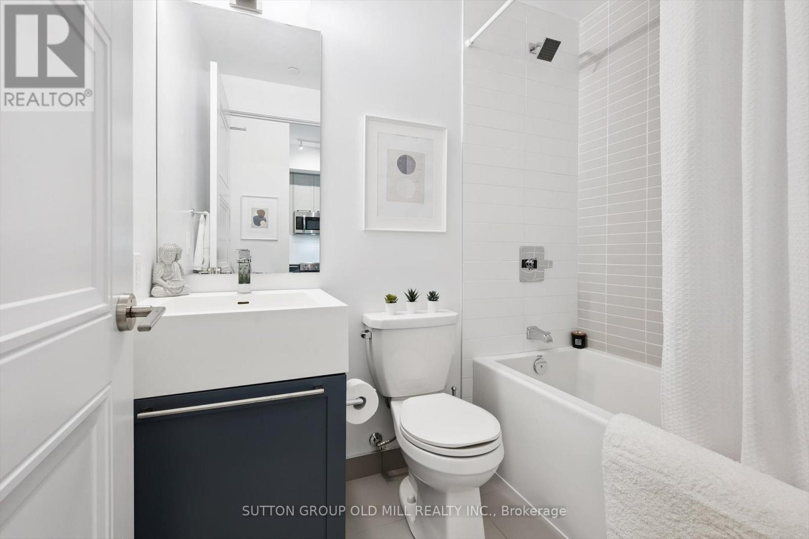 101 - 25 Neighbourhood Lane, Toronto, ON - Indoor Photo Showing Bathroom