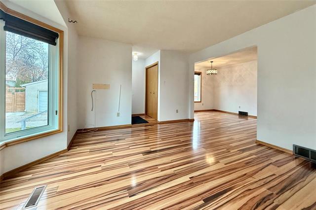 843 Templeton Ave, Winnipeg, MB