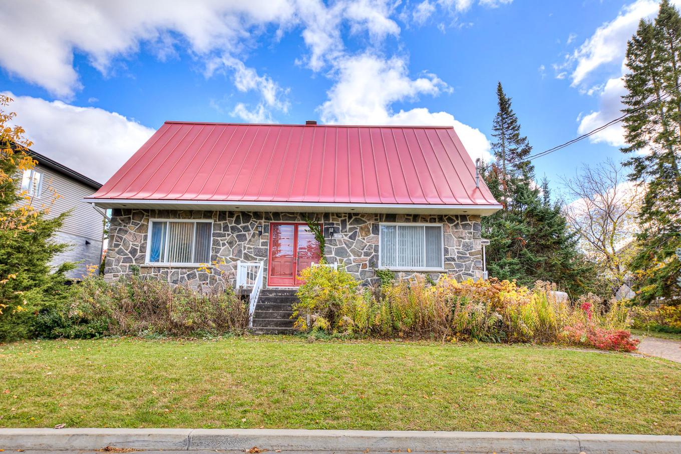 Frontage - 3805 Rue De L'Université, Longueuil (Saint-Hubert), QC - Outdoor