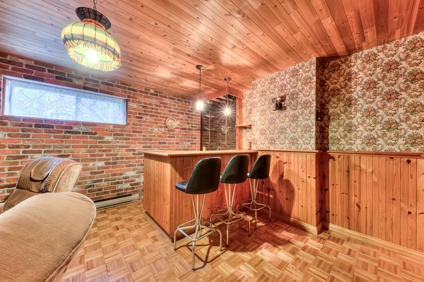 Bar - 3805 Rue De L'Université, Longueuil (Saint-Hubert), QC - Outdoor