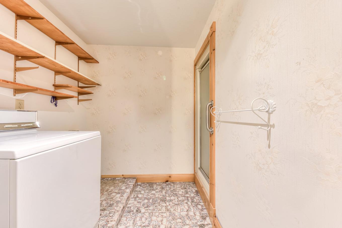 Laundry room - 3805 Rue De L'Université, Longueuil (Saint-Hubert), QC - Indoor Photo Showing Laundry Room