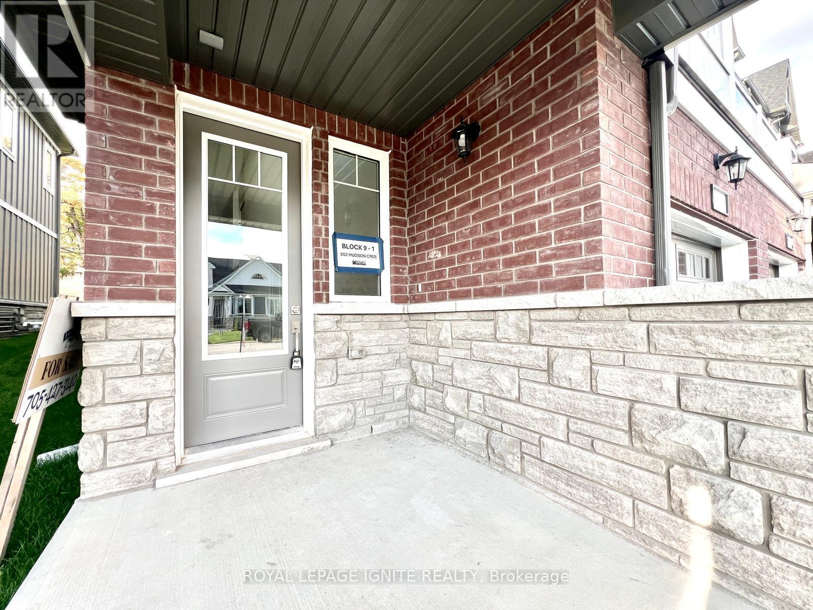 552 Hudson Crescent, Midland, ON - Outdoor With Exterior