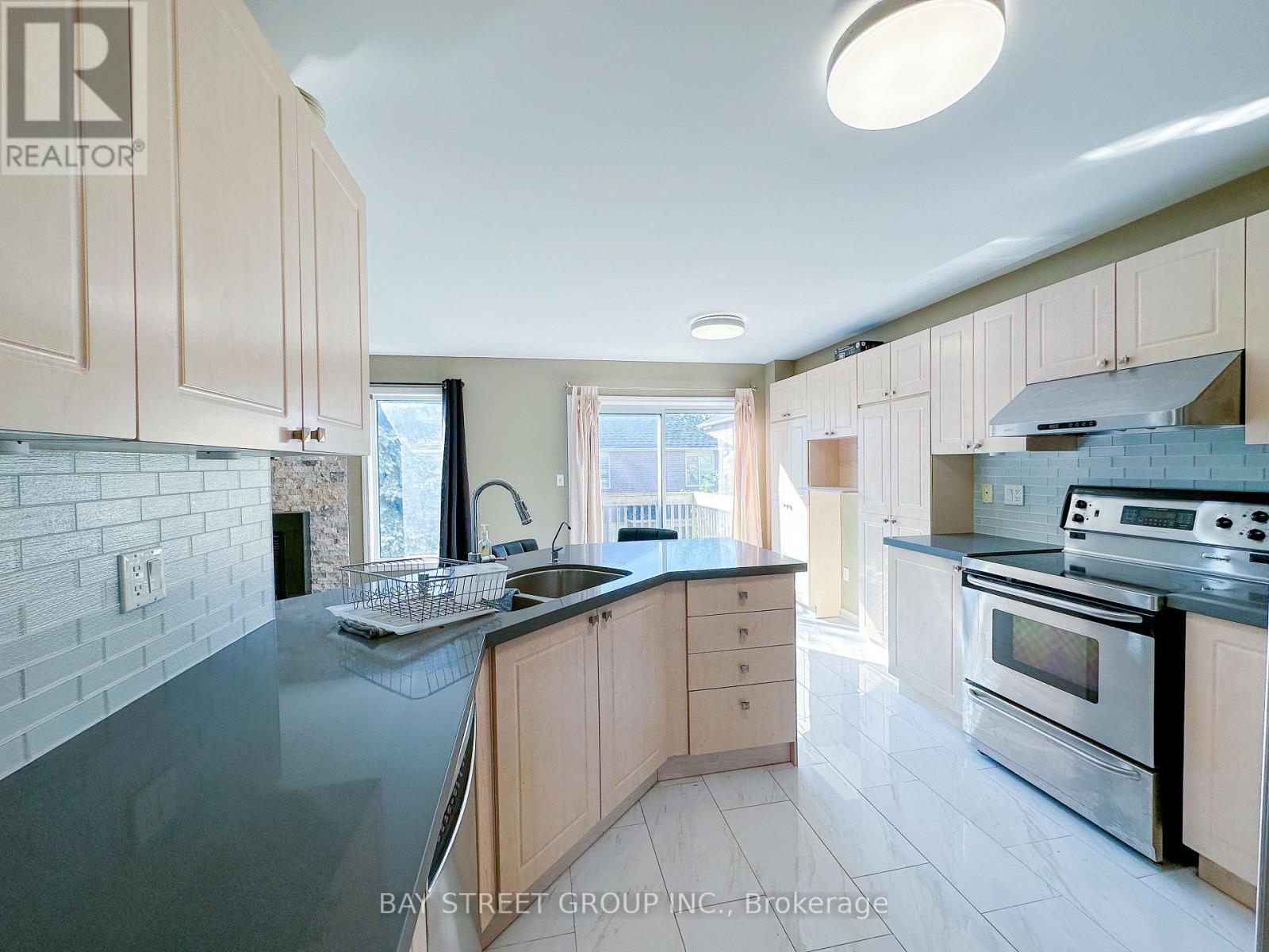 216 Equator Crescent, Vaughan, ON - Indoor Photo Showing Kitchen