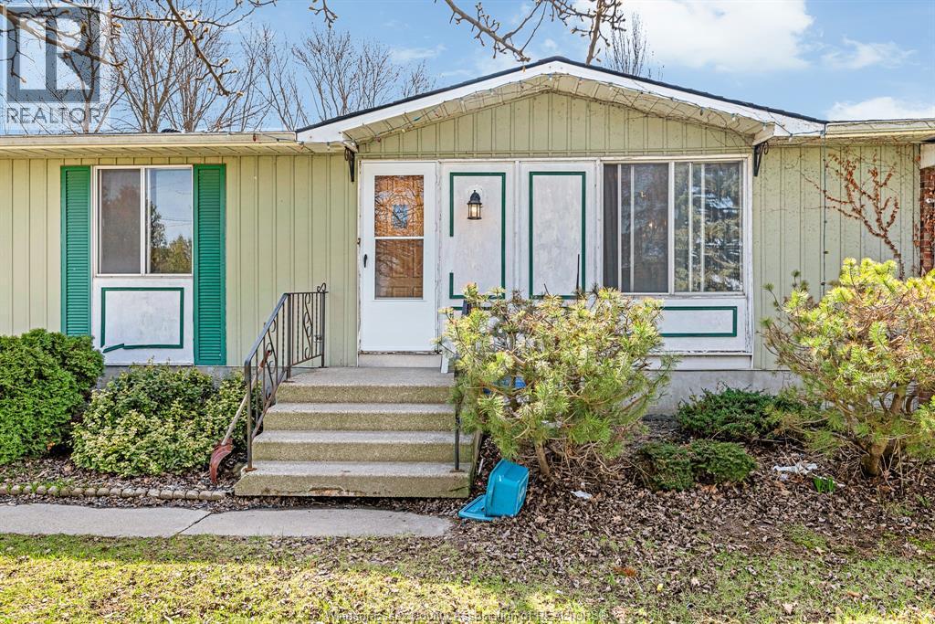 3425 County Rd 42, Windsor, ON - Outdoor