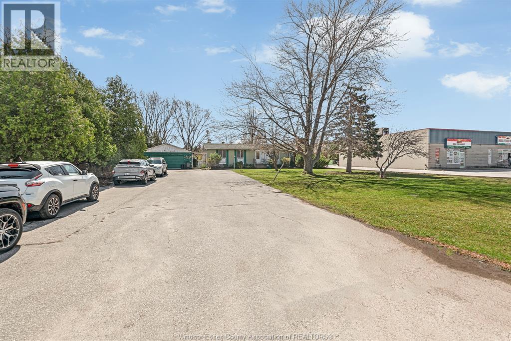 3425 County Rd 42, Windsor, ON - Outdoor