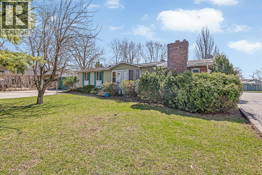 3425 County Rd 42, Windsor, ON - Outdoor