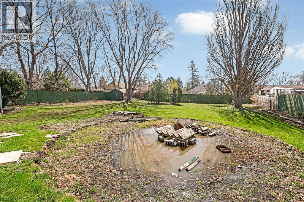 3425 County Rd 42, Windsor, ON - Outdoor