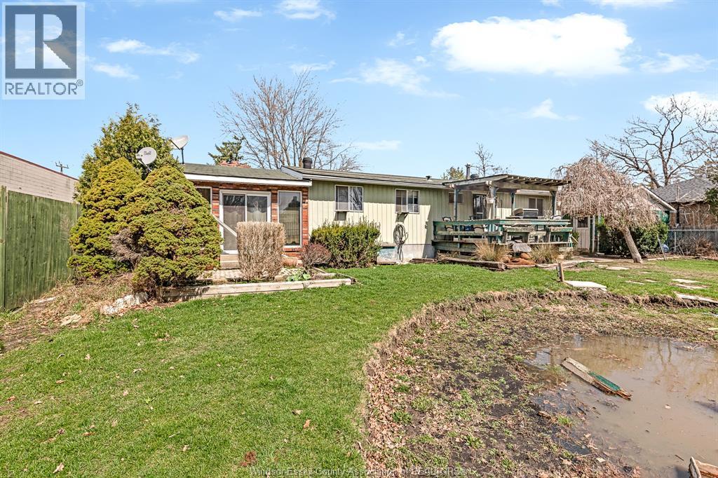 3425 County Rd 42, Windsor, ON - Outdoor