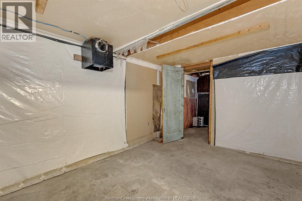 3425 County Rd 42, Windsor, ON - Indoor