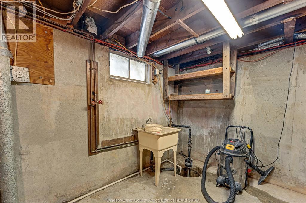 3425 County Rd 42, Windsor, ON - Indoor Photo Showing Basement