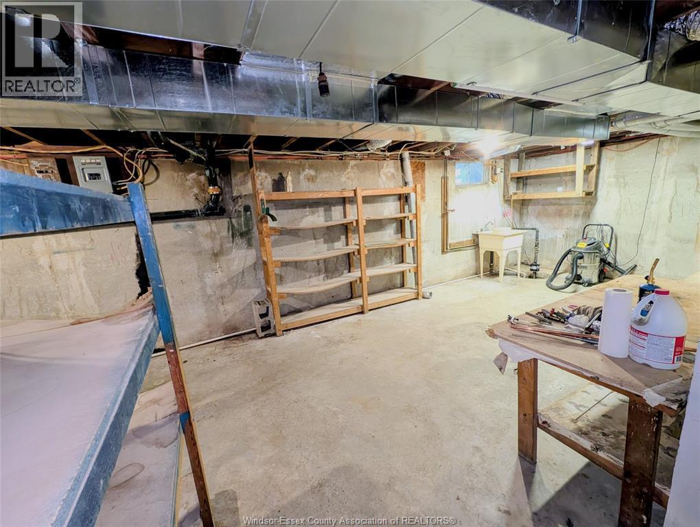 3425 County Rd 42, Windsor, ON - Indoor Photo Showing Basement