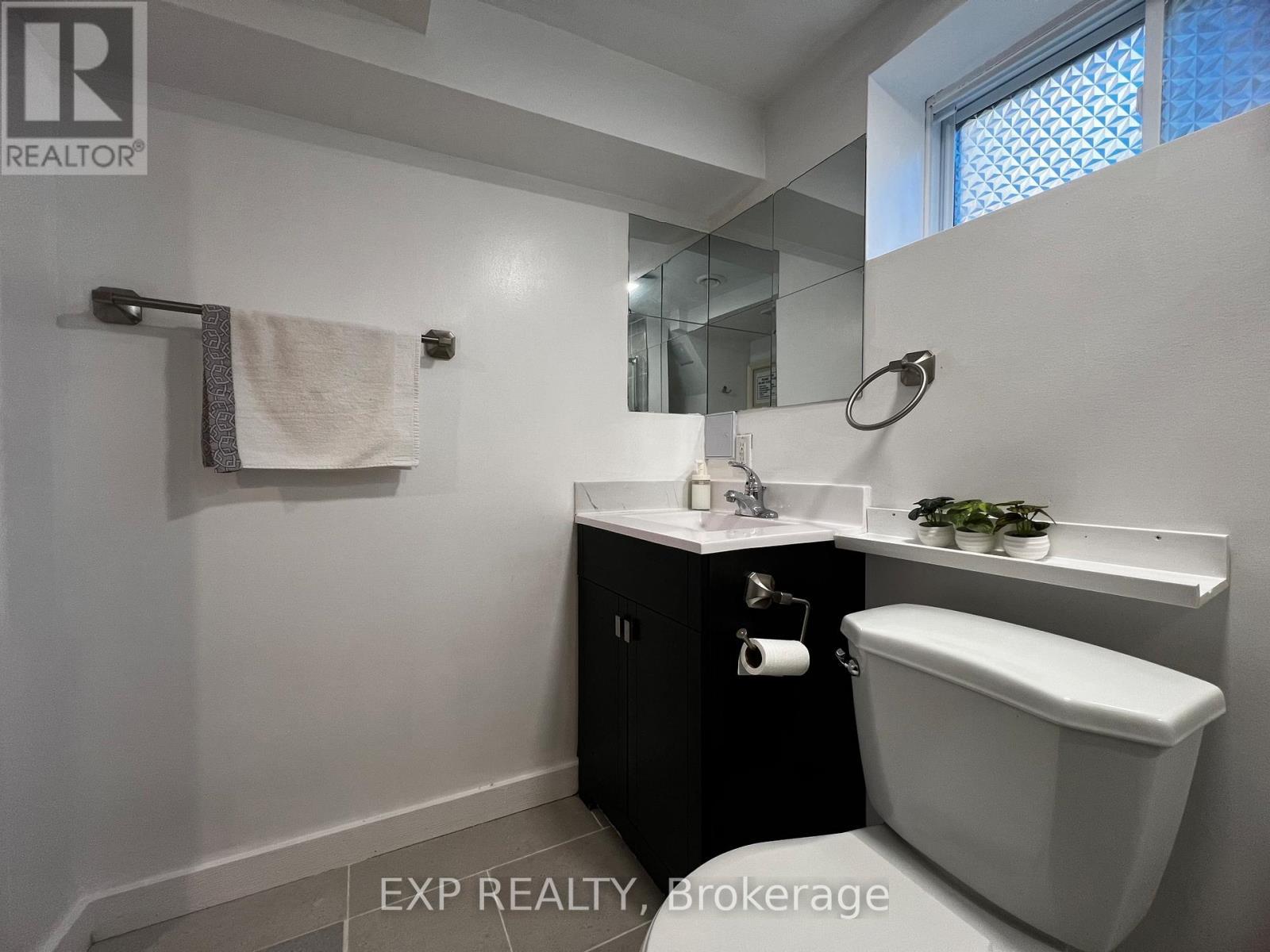 Bsmt - 4424 Sixth Avenue, Niagara Falls, ON - Indoor Photo Showing Bathroom