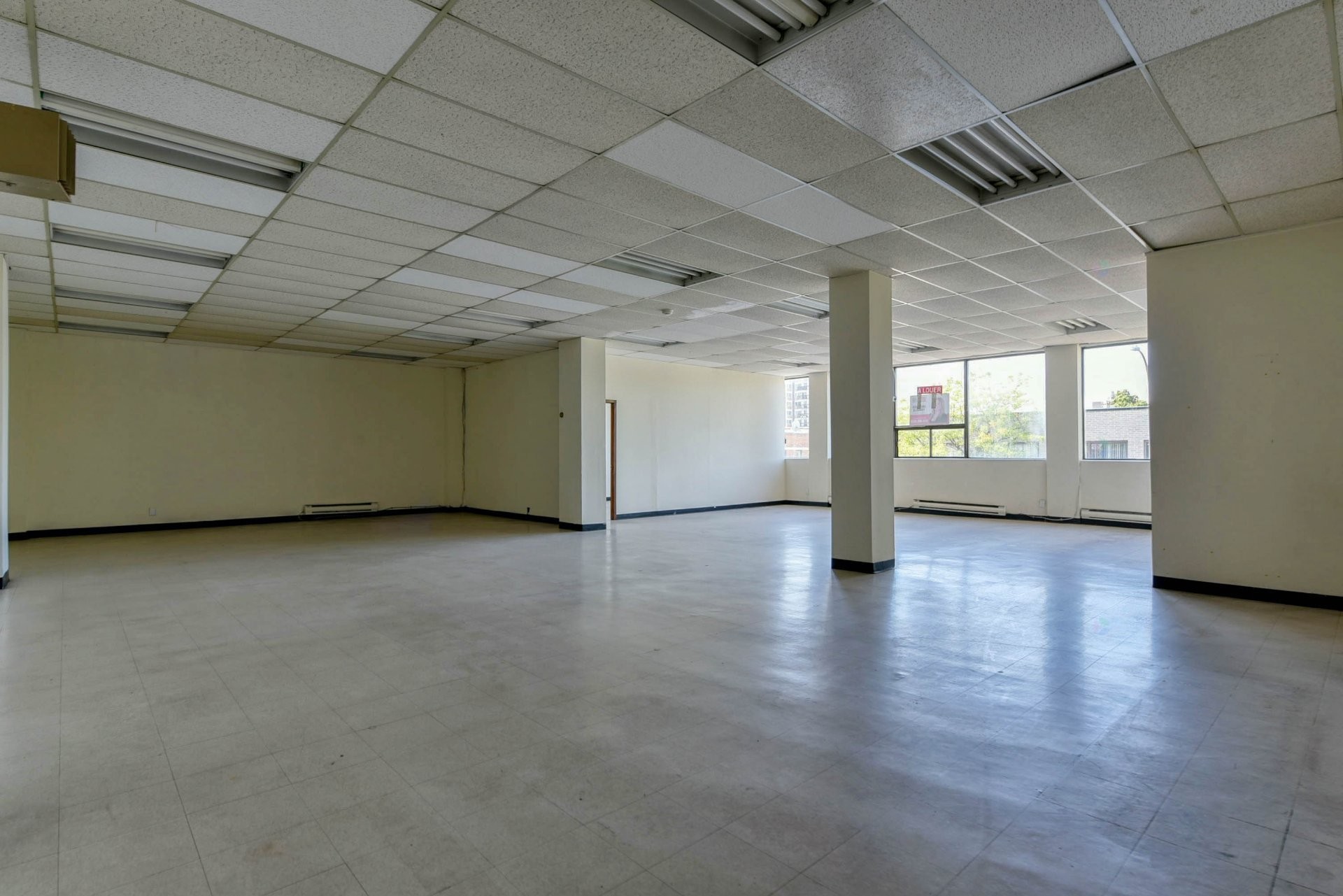 Intérieur - 900 Rue Jean-Talon O., Montréal (Villeray/Saint-Michel/Parc-Extension), QC - Indoor Photo Showing Other Room