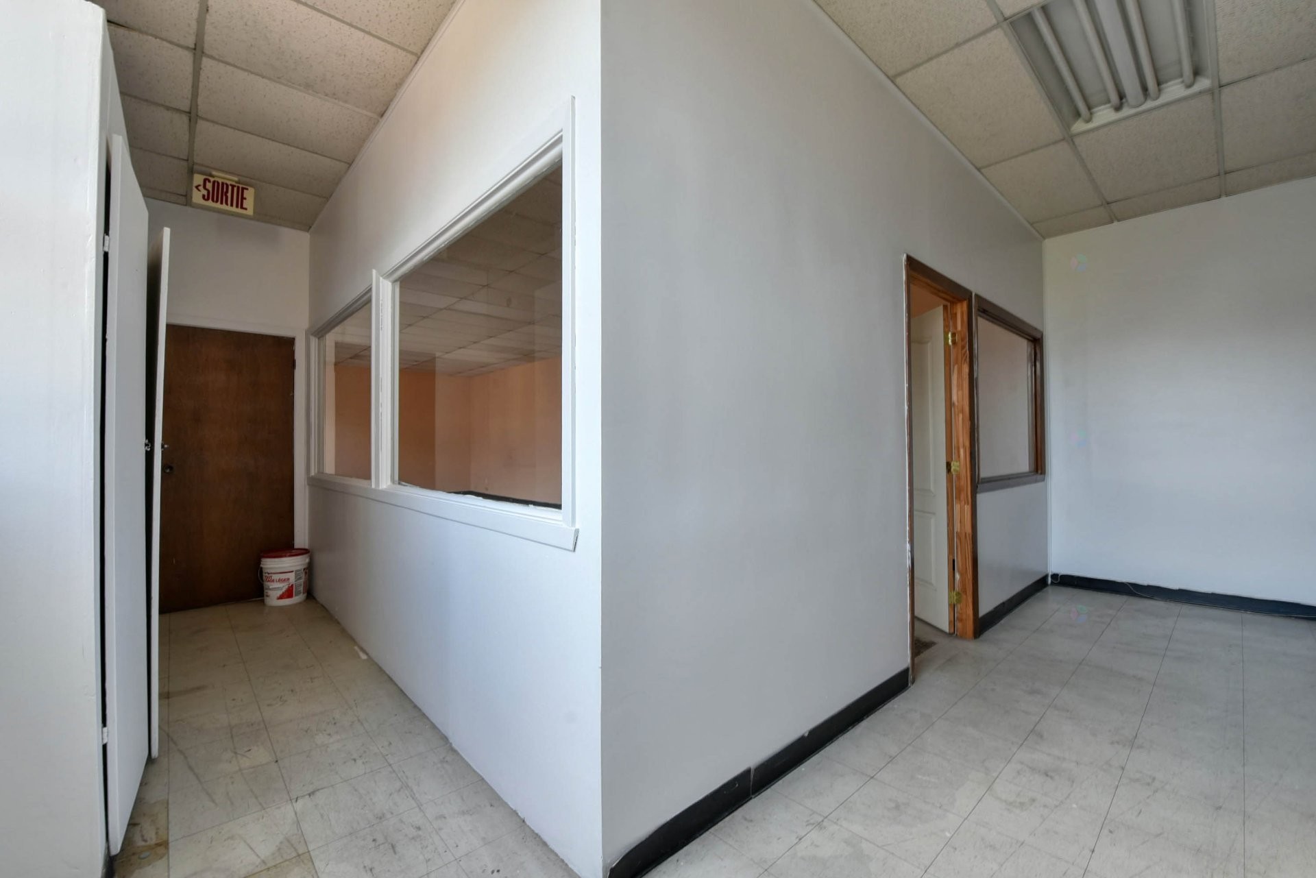 Hall d'entrée/Vestibule - 900 Rue Jean-Talon O., Montréal (Villeray/Saint-Michel/Parc-Extension), QC - Indoor Photo Showing Other Room