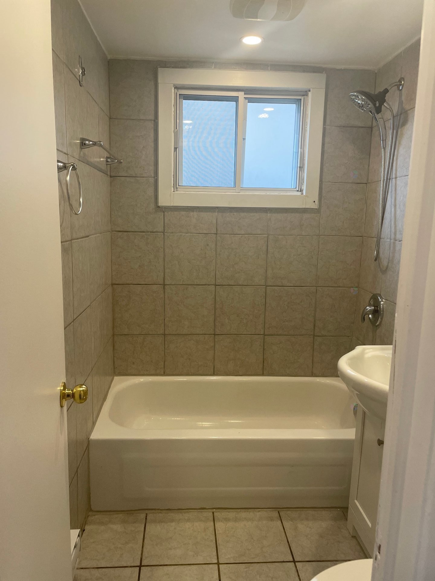 Salle de bains - 2-8475 Boul. De L'Acadie, Montréal (Villeray/Saint-Michel/Parc-Extension), QC - Indoor Photo Showing Bathroom