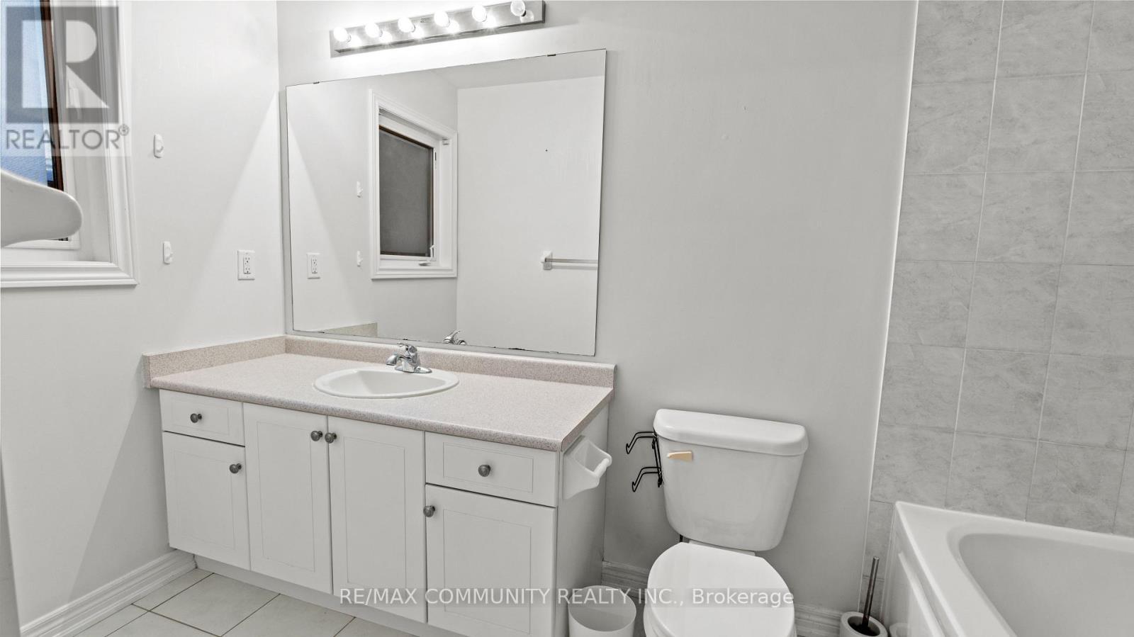 83 Swenson Street, New Tecumseth, ON - Indoor Photo Showing Bathroom