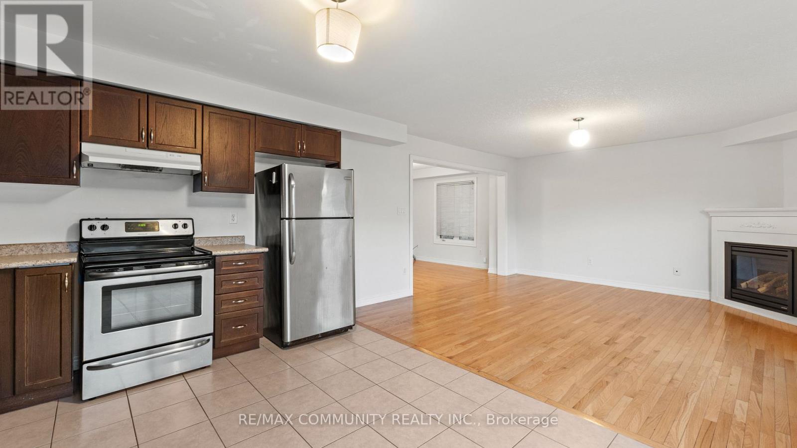 83 Swenson Street, New Tecumseth, ON - Indoor Photo Showing Kitchen