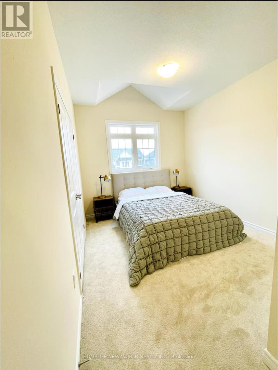 325 Mceachern Lane, Gravenhurst, ON - Indoor Photo Showing Bedroom